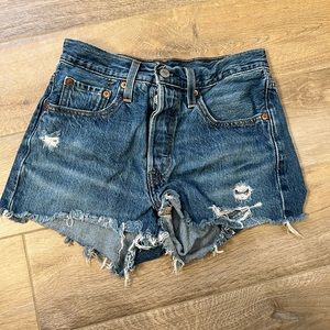 Levi 501 shorts 24